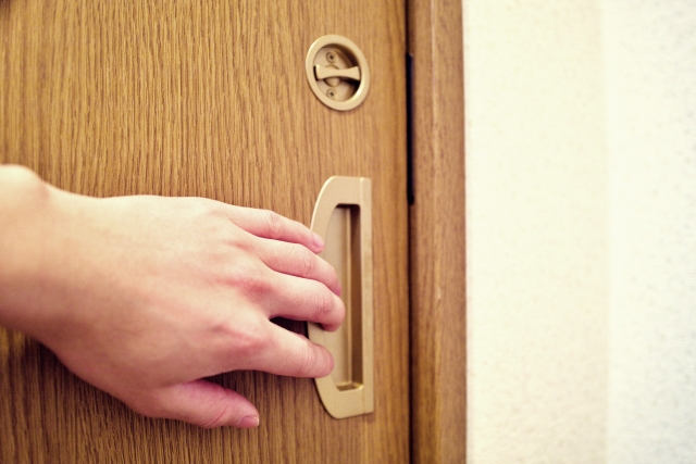 引き戸に後付けできる鍵の種類をご紹介